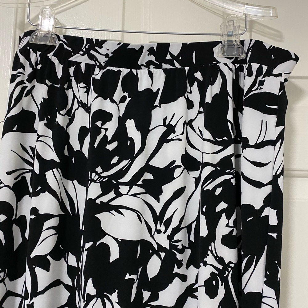Skirt - Picture 2 of 4